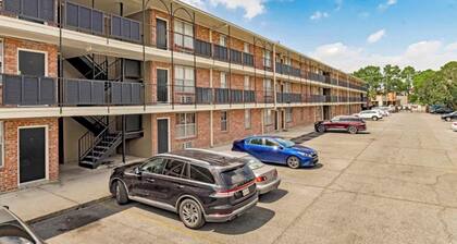 Where Tigers Rest 2 BR/1 Bath Apt Gated less than 1 mile to Tiger Stadium