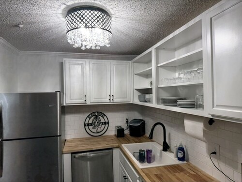 Where Tigers Rest 2 BR/1 Bath Apt Gated less than 1 mile to Tiger Stadium