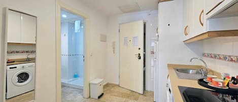Fridge, microwave, oven, cookware/dishes/utensils