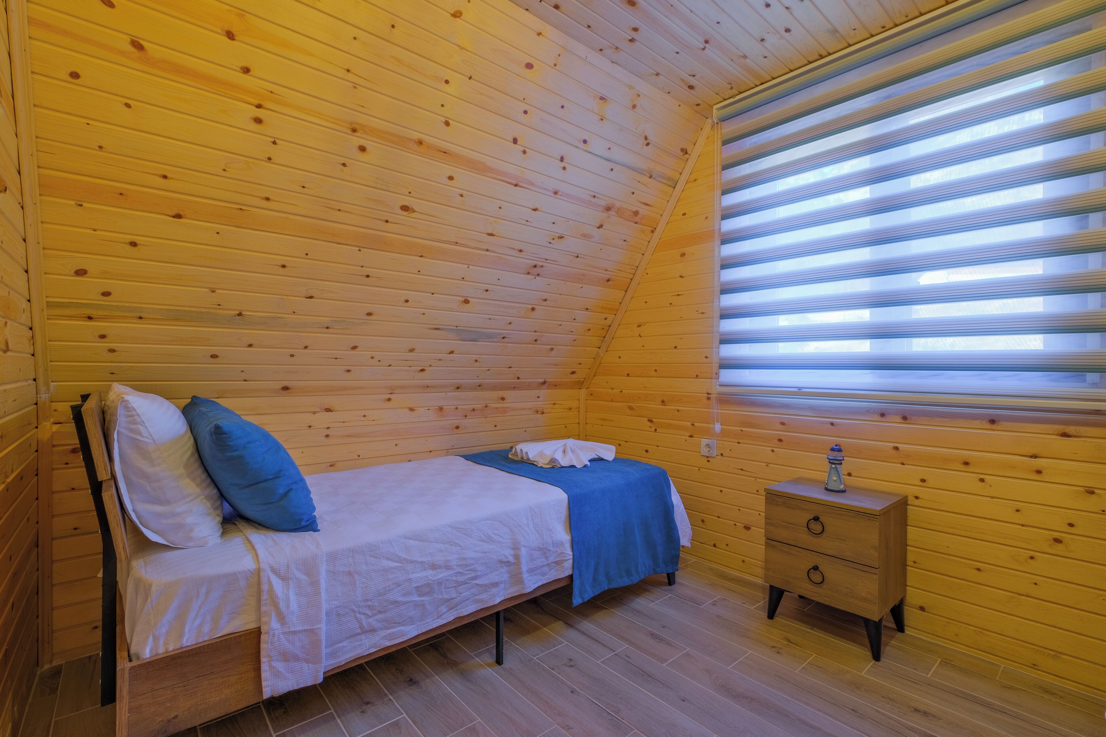 2 habitaciones, tabla de planchar con plancha y internet 