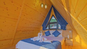 A cozy wooden room with a bed, pillows, a nightstand, and a window with curtains. - Ölüdeniz araçla 10 dakika kelebekler vadisine 5 dakika villa likya yolu üzerinde (Uzunyurt)