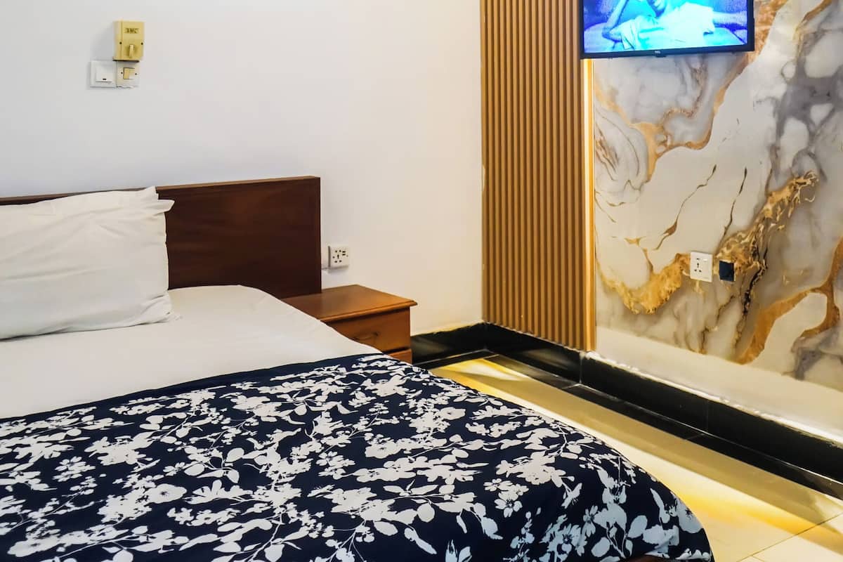 Habitación básica | Escritorio, espacio para trabajar con laptop y wifi gratis 