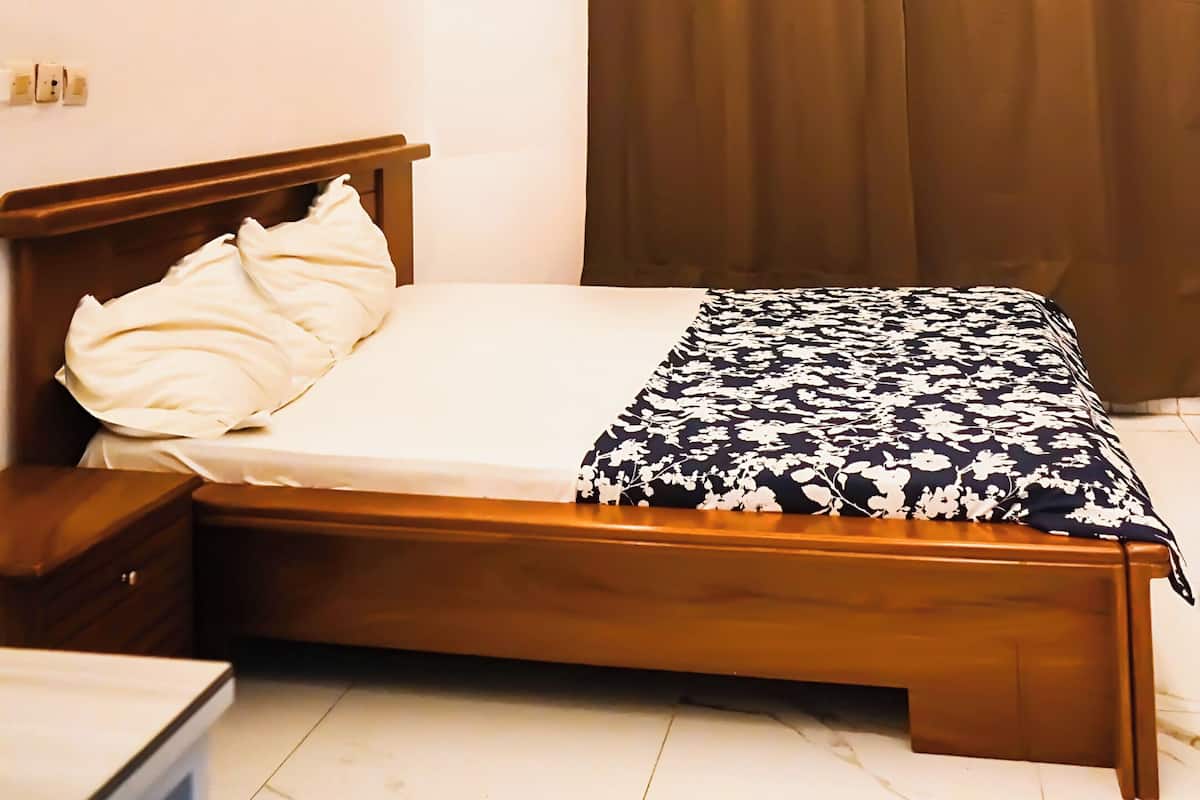 Estudio Confort, balcón, vista al patio | Escritorio, espacio para trabajar con laptop y wifi gratis 
