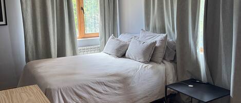 3 bedrooms, WiFi, bed sheets