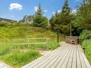 A wooden deck leading to a hot tub area with a bench and a wooden fence. - "Nikoletta" - 150m from the sea by Interhome (Fjerritslev)