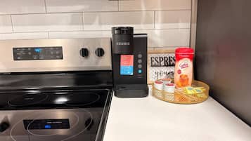Coffee/tea maker, fridge, microwave, oven
