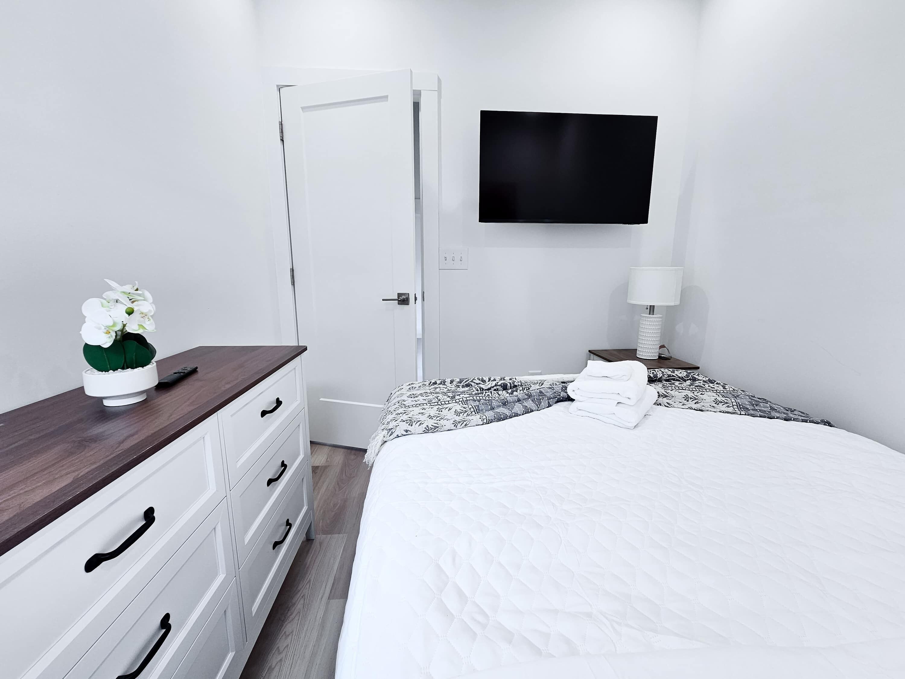 3 bedrooms, iron/ironing board, WiFi, bed sheets