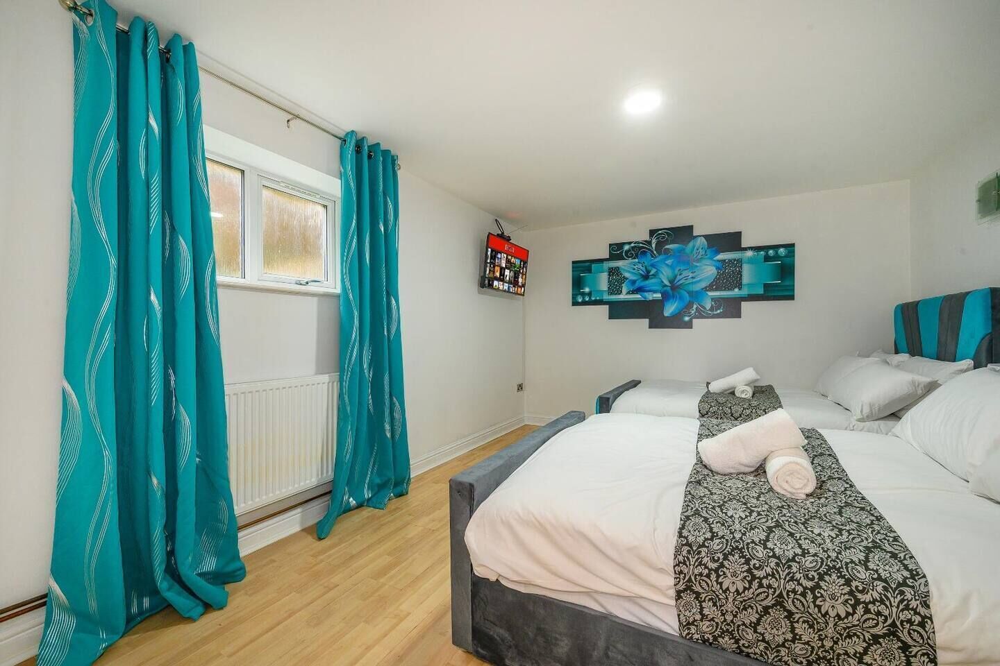 Iron/ironing board, WiFi, bed sheets