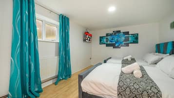 Iron/ironing board, WiFi, bed sheets
