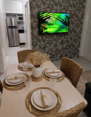 Dining - Beachfront apartment in the heart of Ocian, 2 bedrooms. (Praia Grande)