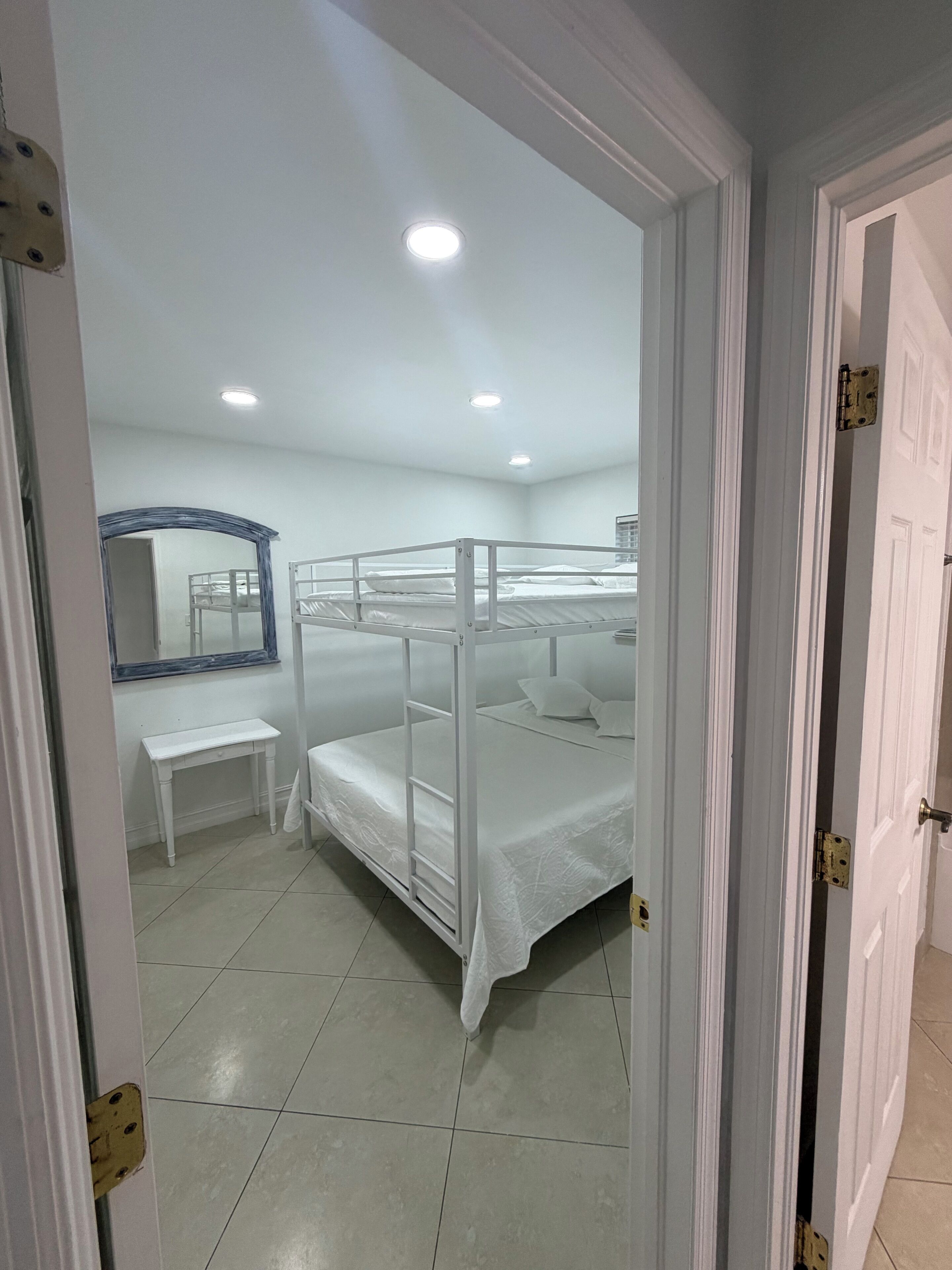3 bedrooms, iron/ironing board, WiFi, bed sheets
