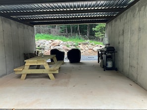 Outdoor dining - The 112 Summit (Riverton)