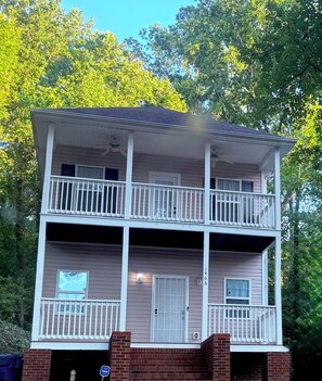 Exterior - Beautifully Renovated 3-Bedroom Home Minutes from Downtown Atlanta (Atlanta)