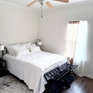 Room - Beautifully Renovated 3-Bedroom Home Minutes from Downtown Atlanta (Atlanta)