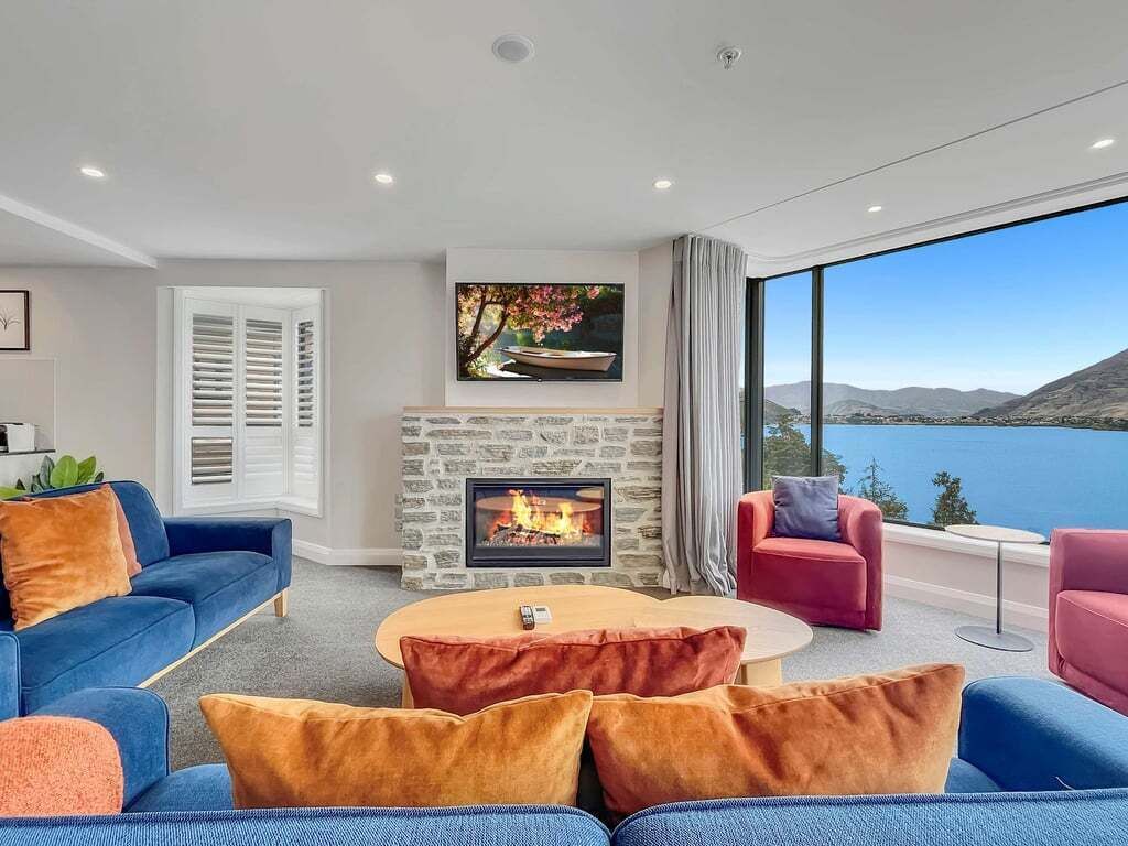 Postcard Views & Pure Comfort: Your Lakeside Haven - Queenstown