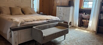 Cozy 3-bedroom cabin in beautiful Dardanelle with AC