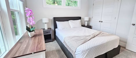 3 chambres, fer et planche à repasser, Wi-Fi, draps fournis