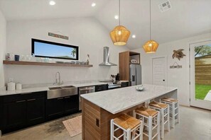 Private kitchen - King Street Retreat  RP506 (Rockport)