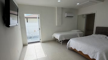 Een strijkplank/strijkijzer, wifi, beddengoed