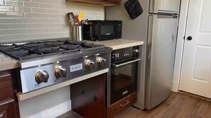 A kitchen with a stove, oven, microwave, and refrigerator. - Westside light and bright Guesthouse. Private entrance, this is NOT a basement (Idaho Falls)