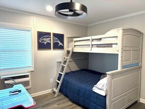Room - The Sandy Biscuit!! Oceanfront Corner Condo/Private Beach Access In Windy Hill!! (North Myrtle Beach)