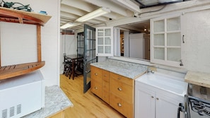 Private kitchen - Spacious Studio Apartment 2 blocks to beach, town (Laguna Beach)