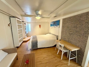 Room - Spacious Studio Apartment 2 blocks to beach, town (Laguna Beach)