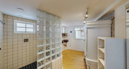 Spacious Studio Apartment 2 blocks to beach, town