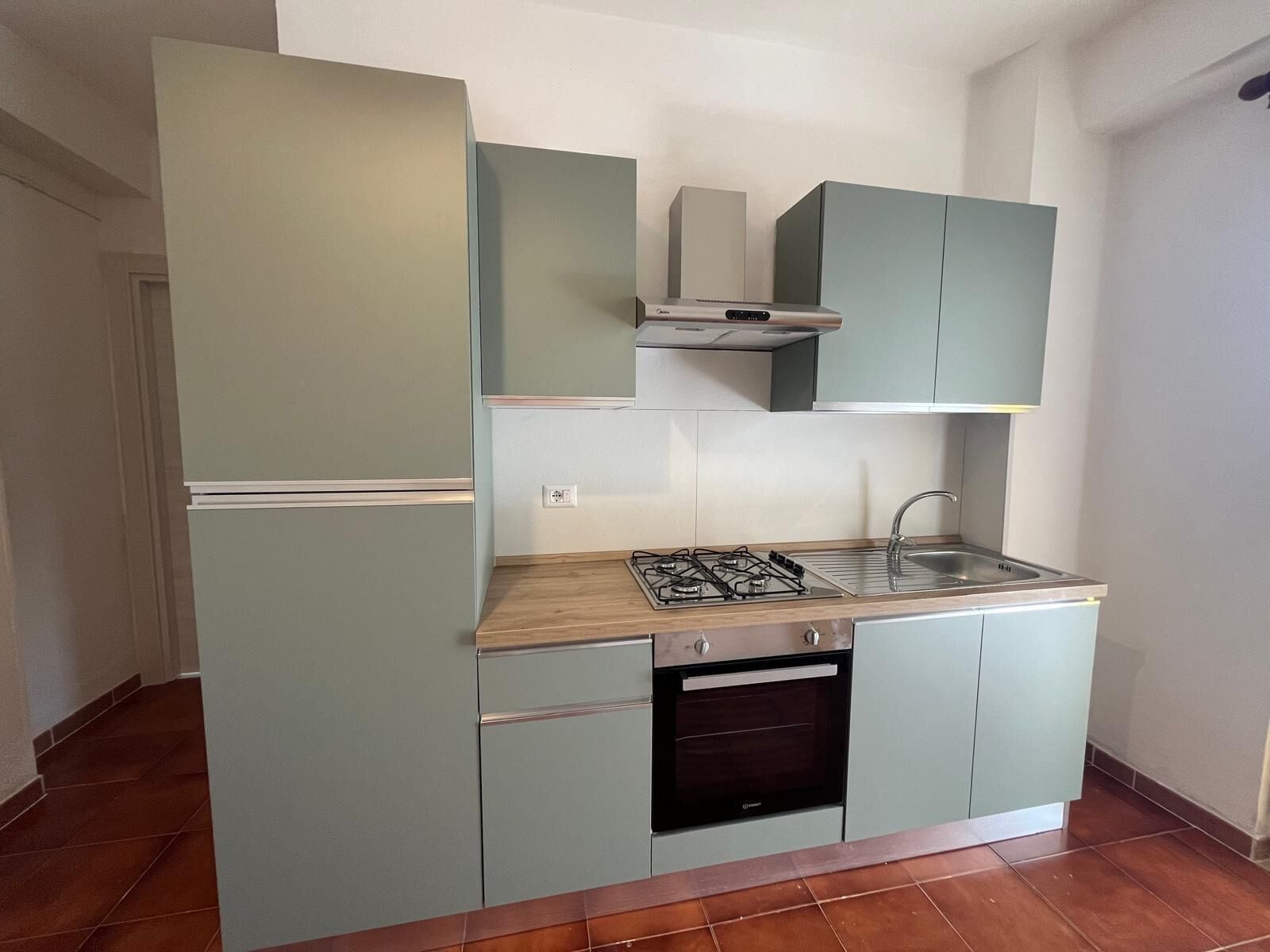 Habitación familiar con 2 camas individuales | Cocina privada | Refrigerador con congelador, parrilla de estufa y utensilios de cocina 