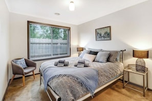 Room - Large 5BR Home Near Bellarine Coast (Leopold)