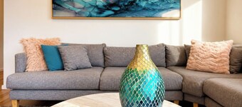 Stylish 4BR Lyndhurst Home – Shops and Golf Nearby