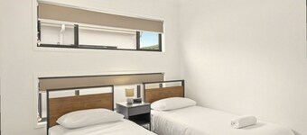 Contemporary Family Haven in Murrumba Downs