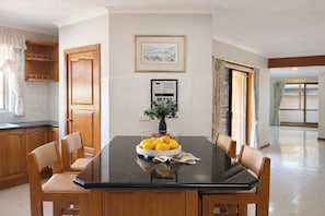 Dining - Comfortable 4BR Home – Perfect for Families (Altona Meadows)