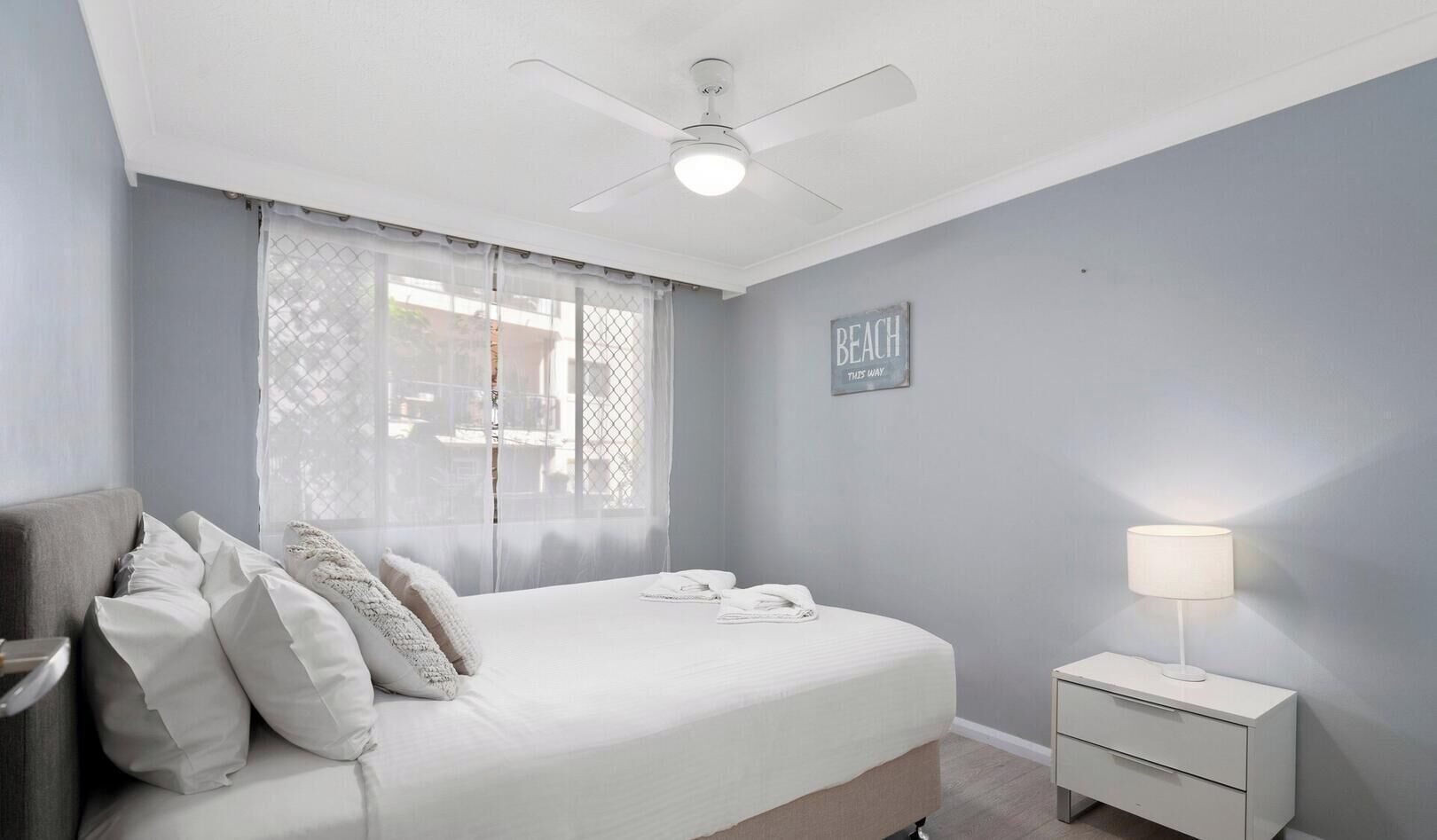 3 habitaciones, tabla de planchar con plancha, wifi y ropa de cama 