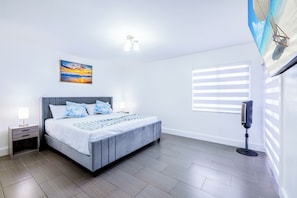 3 bedrooms, desk, travel crib, WiFi (free) - Miami Relax  Heated Pool  Family Getaway (Princeton)