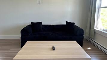 Smart TV, computer monitors