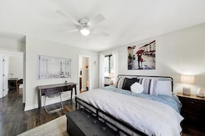 Room - Lakefront Escape with Dock, Kayaks & Paddle Boards (Fort Lawn)