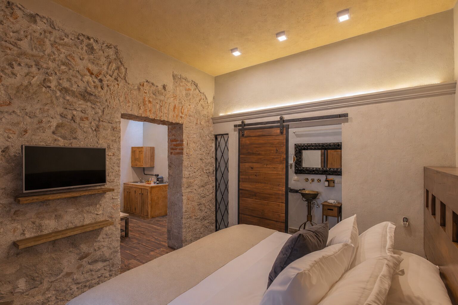 In-room safe, blackout curtains, soundproofing
