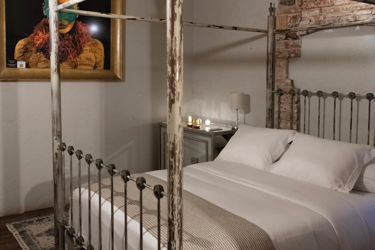 Quarto luxo, ar-condicionado, no piso térreo | Cofres nos quartos, cortinas blackout, quartos à prova de som