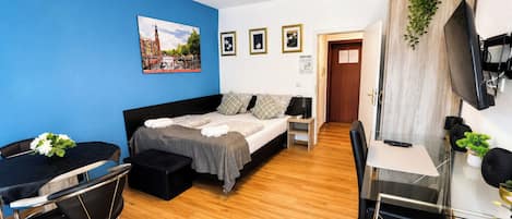 1 bedroom, WiFi, bed sheets