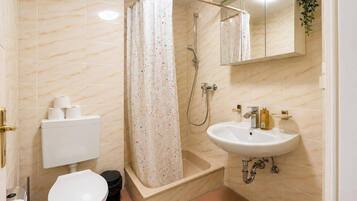 Shower, towels
