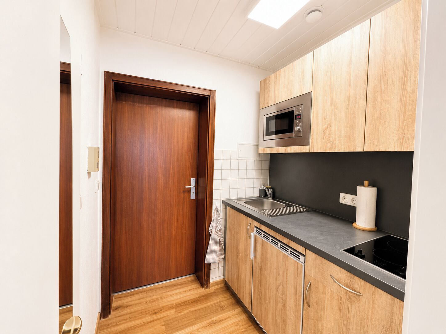 Coffee/tea maker, microwave, oven