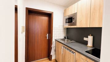 Coffee/tea maker, microwave, oven