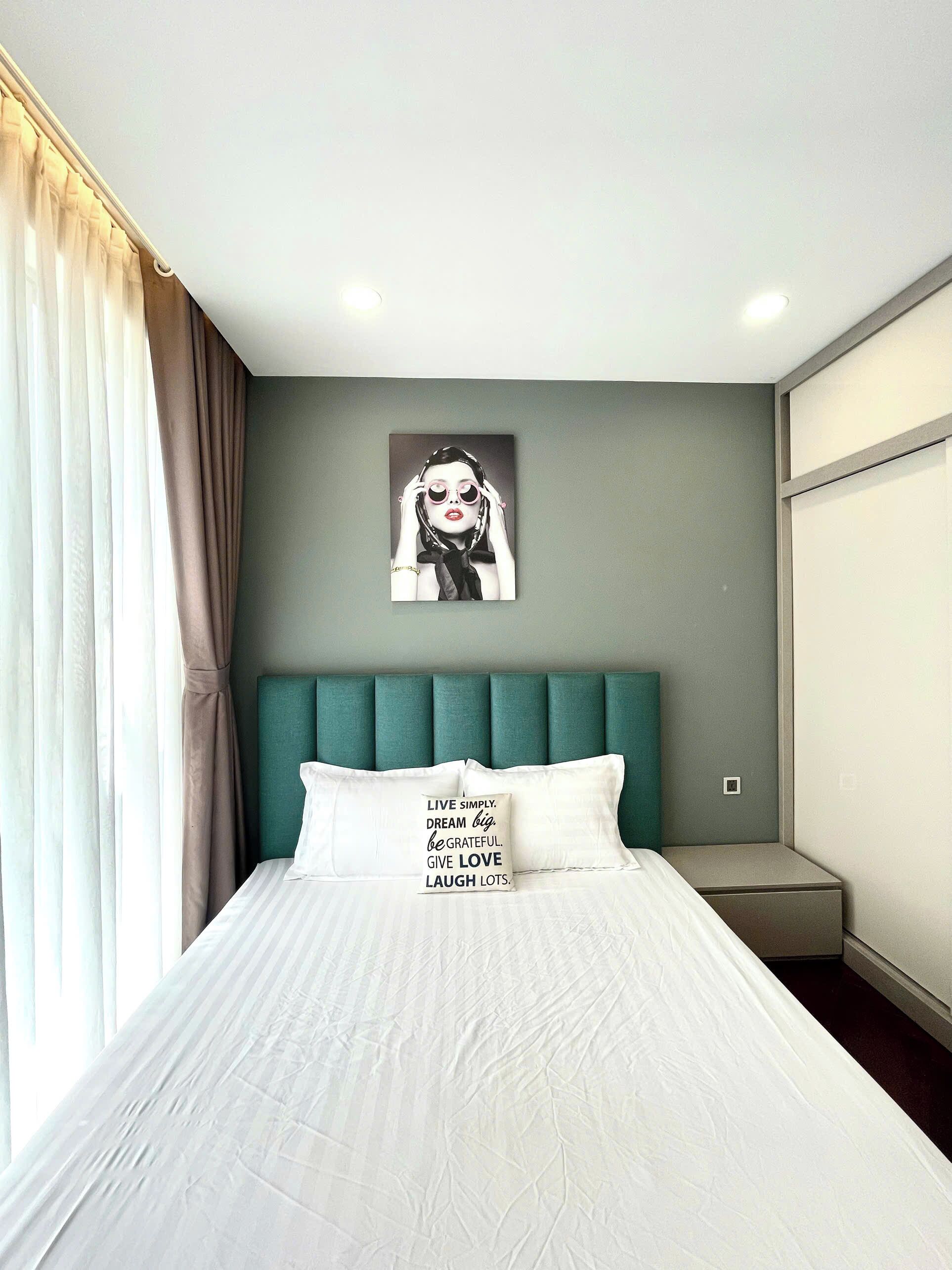 Habitación doble de lujo, 1 cama King size, vista a la ciudad | Cortinas blackout y wifi gratis 