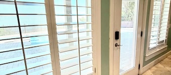 Lakefront walkout basement apartment 4bed2bath with swimming pool use option