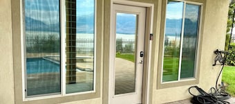 Lakefront walkout basement apartment 4bed2bath with swimming pool use option