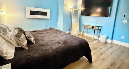 Lakefront walkout basement apartment 4bed2bath with swimming pool use option