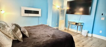 Lakefront walkout basement apartment 4bed2bath with swimming pool use option