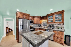 Coffee/tea maker, fridge, microwave, stovetop