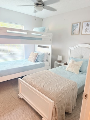 Room - Family-Friendly Largo Retreat Near Beaches  Sleeps 7 (Largo)